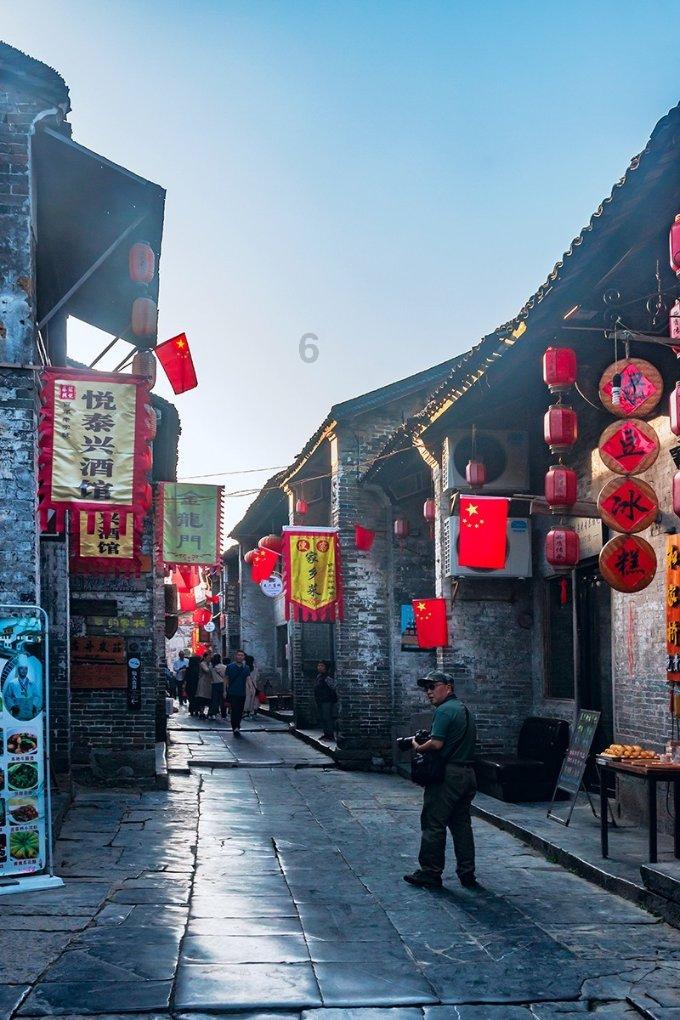 你好 我想请教一个关于恋爱和结婚的问题 我住在我男朋友的家一段时间了 我男朋友亲戚知道我跟我男朋友游戏画面